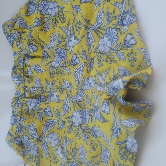 Universal Threads Yellow Floral & Bird Shorts - Picture 6 of 7